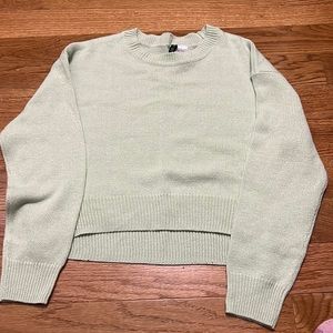 H&M light green cropped sweater. Size small and true to fit very comfortable
